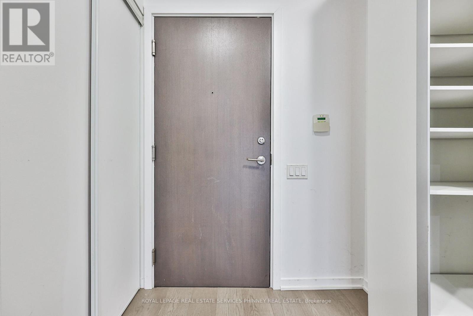 












1416 - 103 THE QUEENSWAY

,
Toronto,




Ontario
M6S5B3

