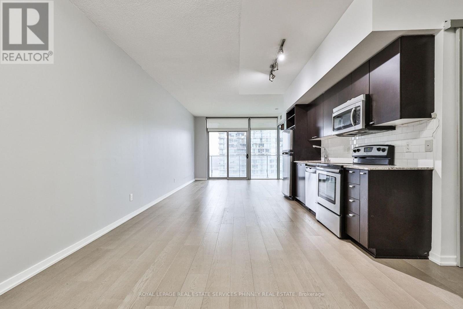 












1416 - 103 THE QUEENSWAY

,
Toronto,




Ontario
M6S5B3


