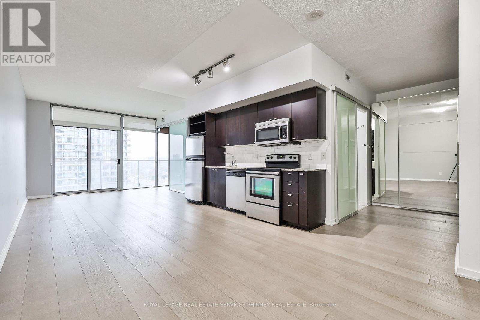 












1416 - 103 THE QUEENSWAY

,
Toronto,




Ontario
M6S5B3

