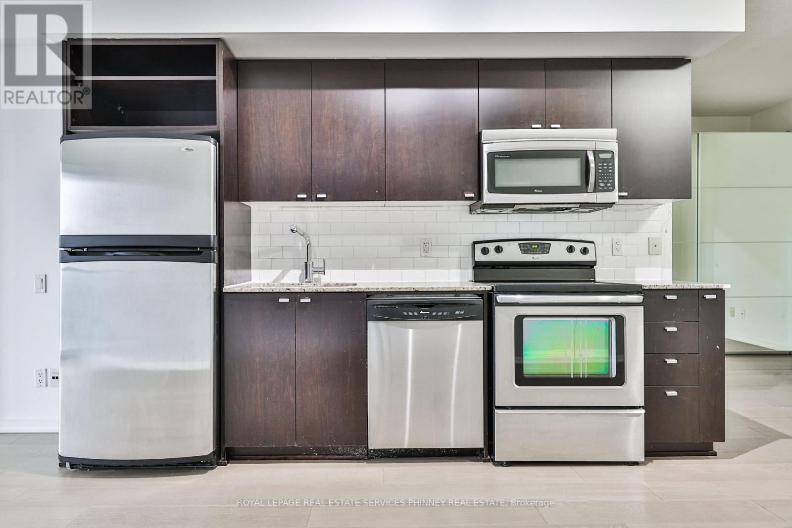 












1416 - 103 THE QUEENSWAY

,
Toronto,




Ontario
M6S5B3


