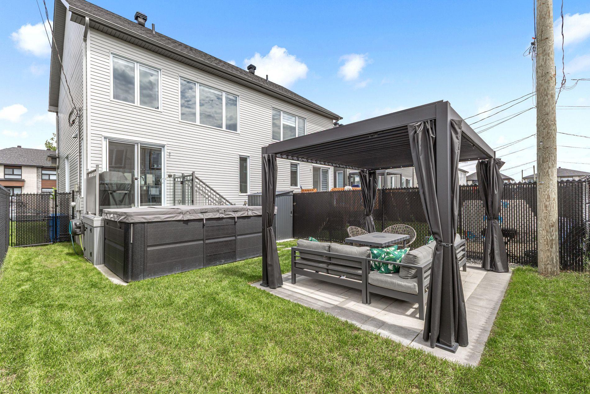 









562


Rue des Ancolies

,
Saint-Eustache,




QC
J7P0G4

