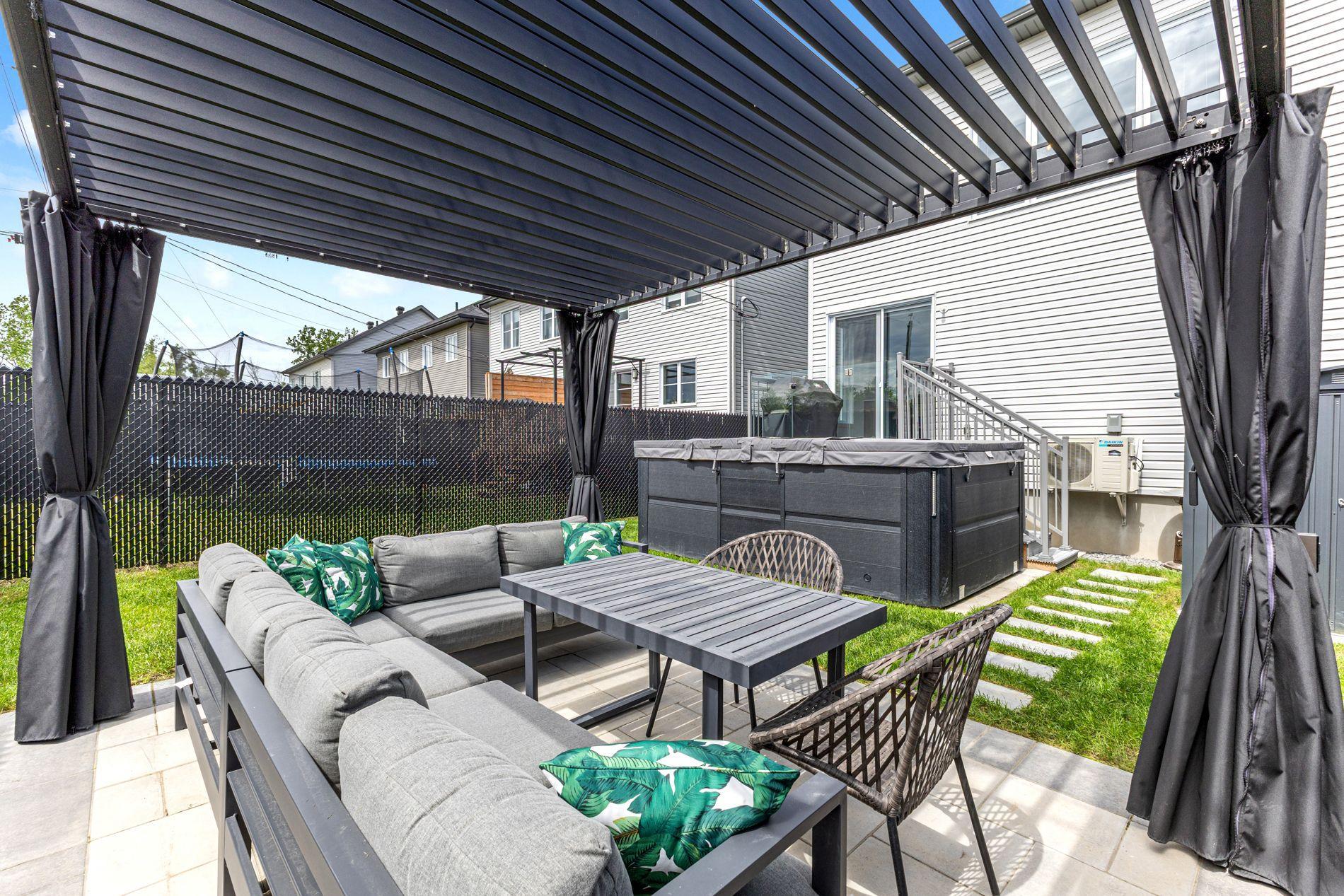 









562


Rue des Ancolies

,
Saint-Eustache,




QC
J7P0G4

