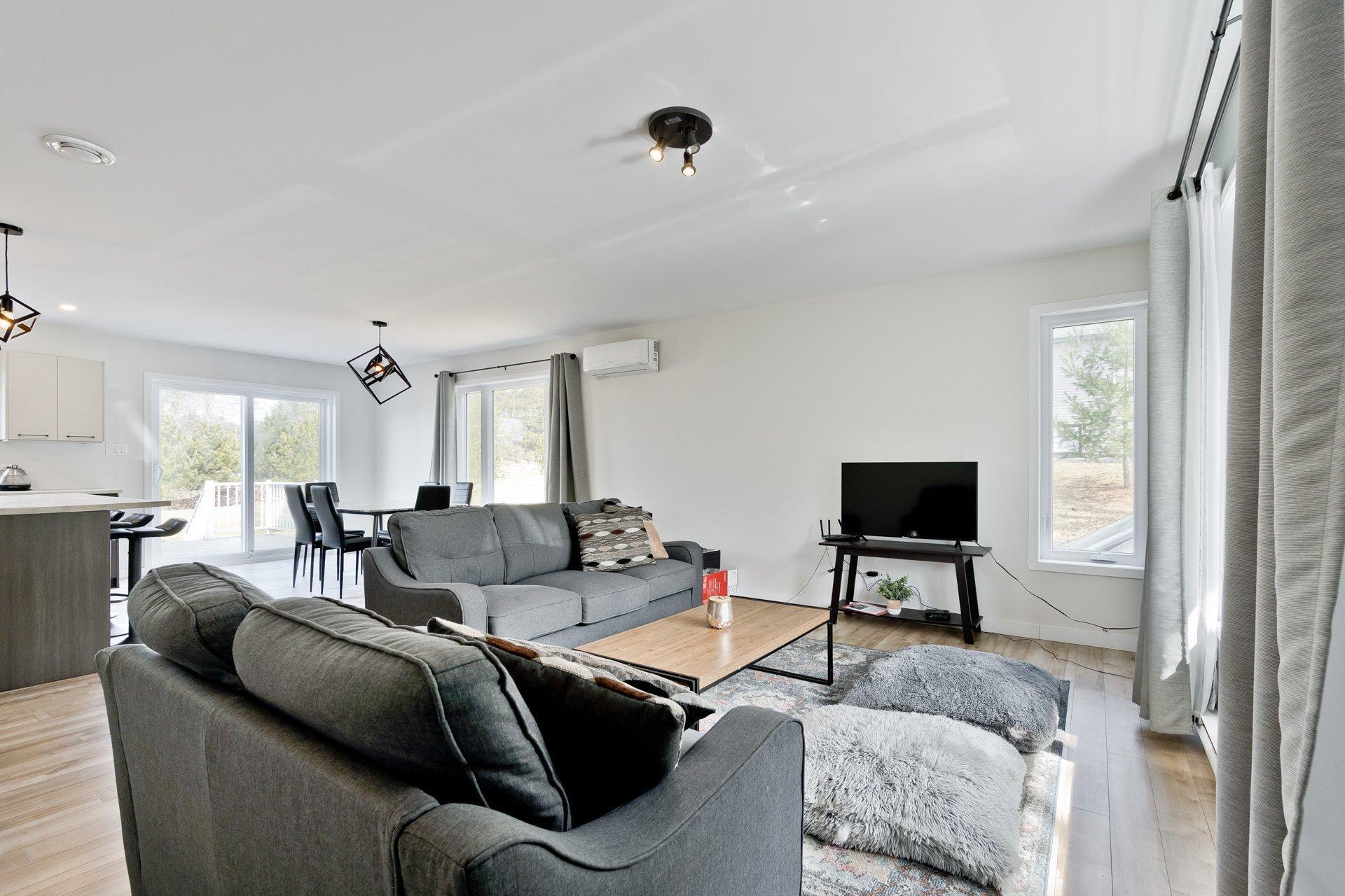 









347


Ch. Parker

,
Dixville,




QC
J0B1P0

