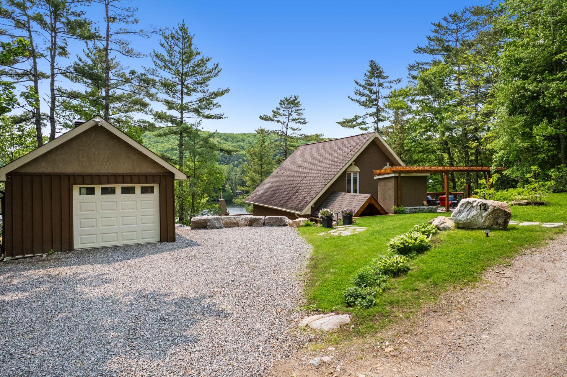 









12


Ch. B.-Leclair

,
Val-des-Monts,




QC
J8N2R7

