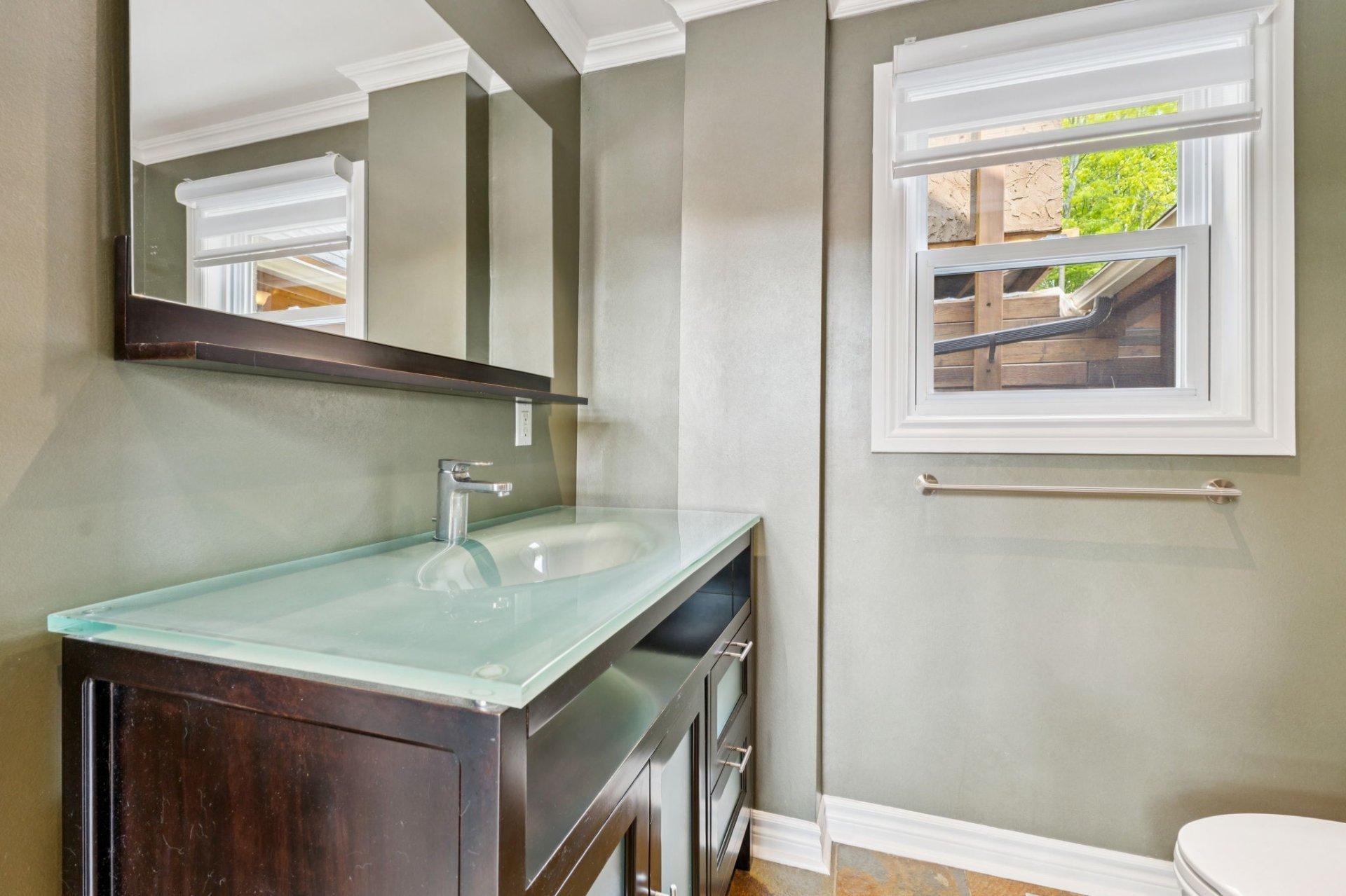 









12


Ch. B.-Leclair

,
Val-des-Monts,




QC
J8N2R7

