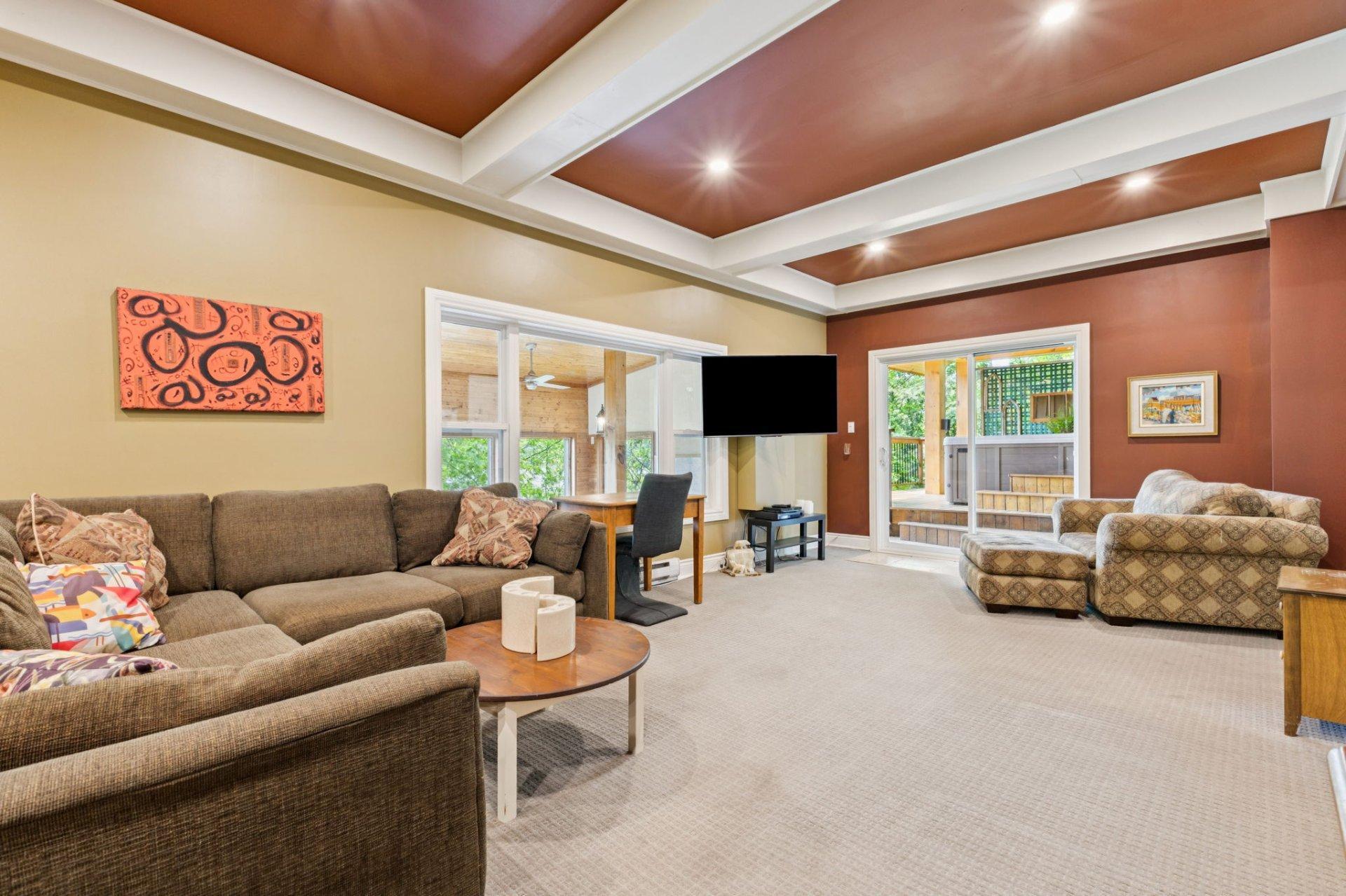 









12


Ch. B.-Leclair

,
Val-des-Monts,




QC
J8N2R7

