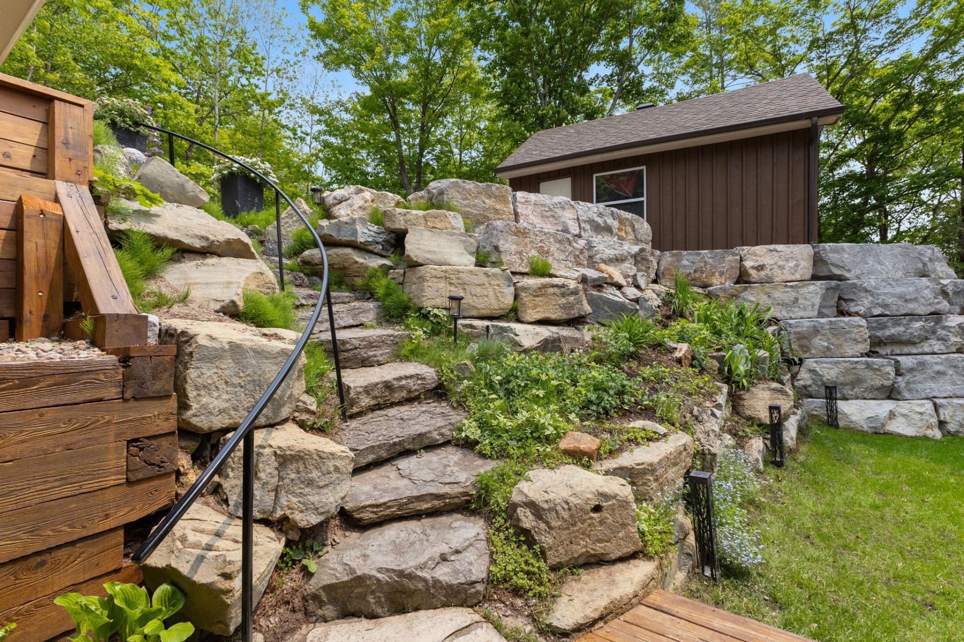 









12


Ch. B.-Leclair

,
Val-des-Monts,




QC
J8N2R7

