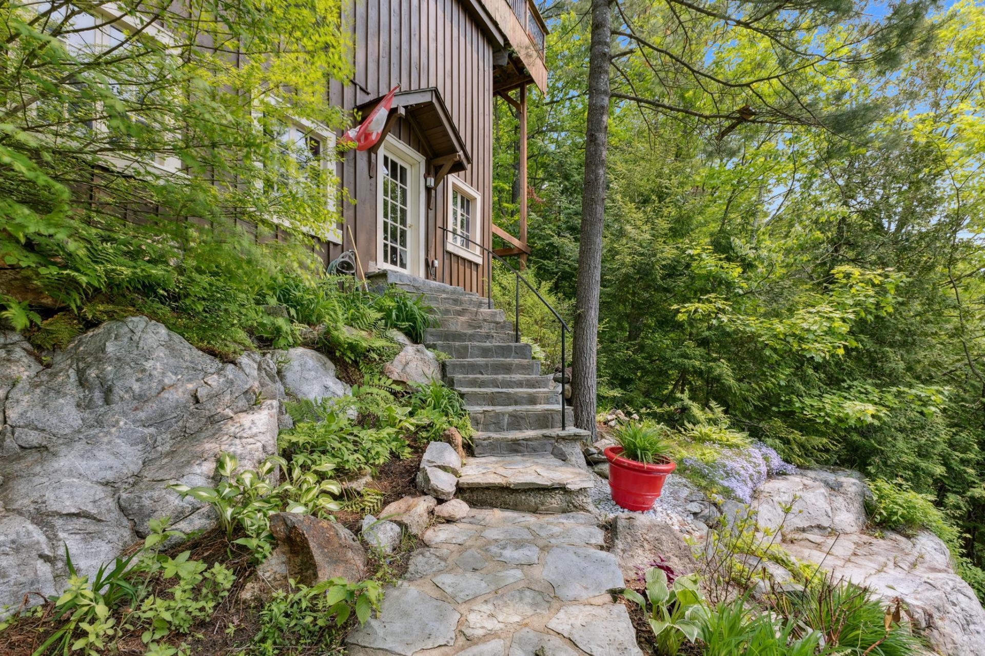 









12


Ch. B.-Leclair

,
Val-des-Monts,




QC
J8N2R7

