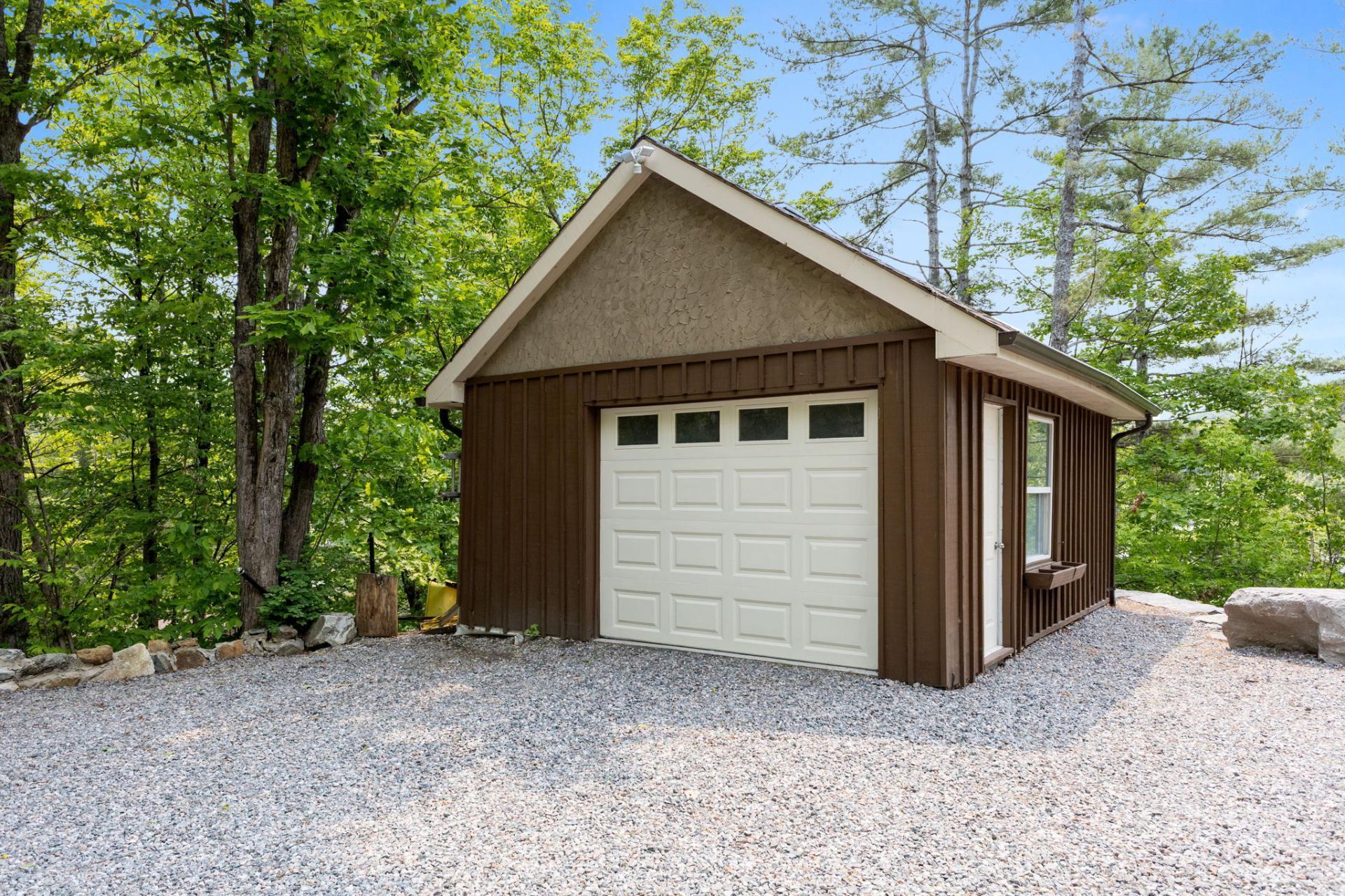 









12


Ch. B.-Leclair

,
Val-des-Monts,




QC
J8N2R7

