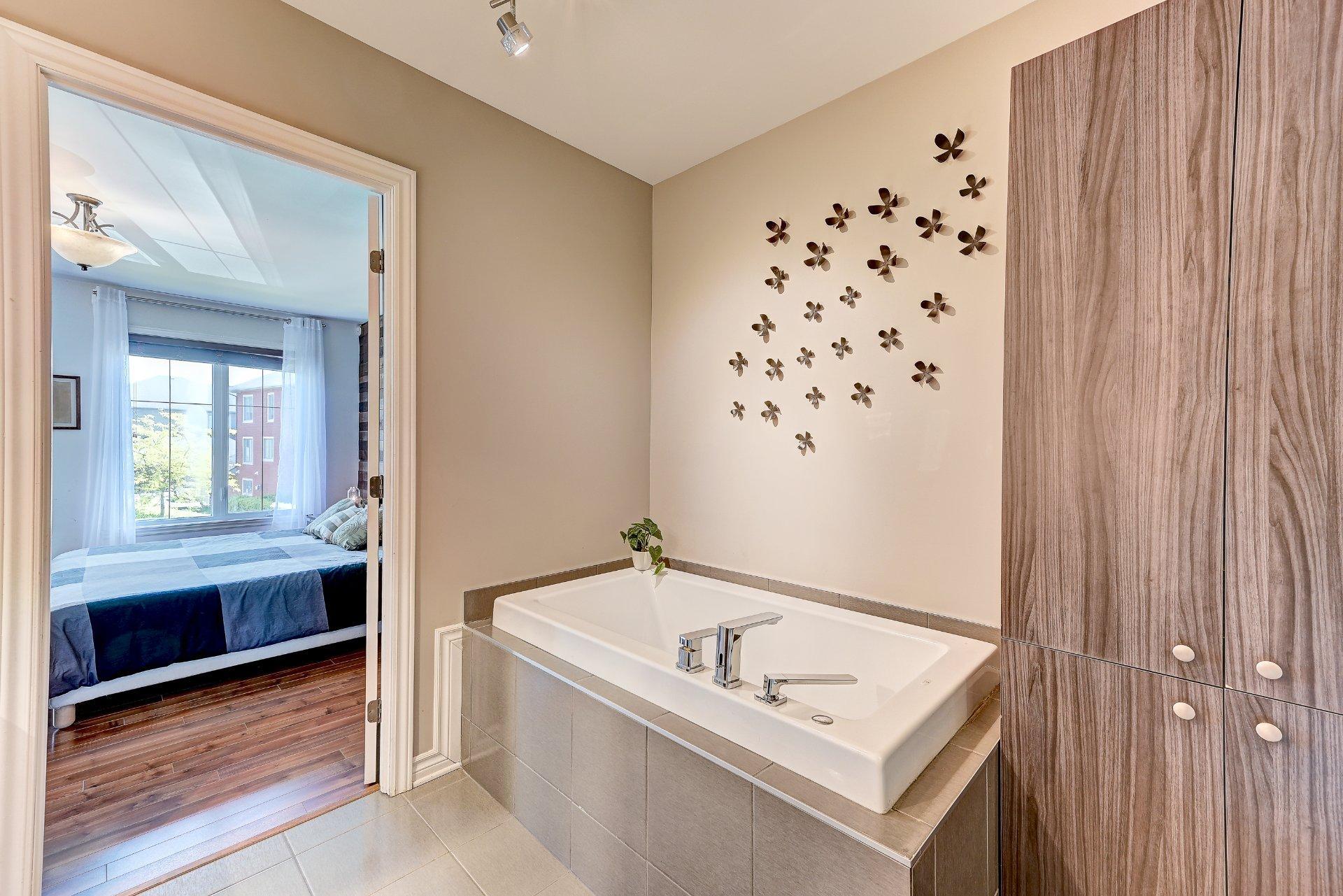 









638


Rue des Sureaux

, 2,
Boucherville,




QC
J4B0J4

