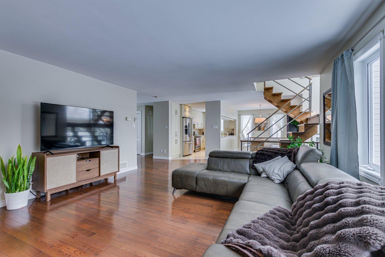 









24


Rue de Fermont

,
Gatineau (Gatineau),




QC
J8R2E5

