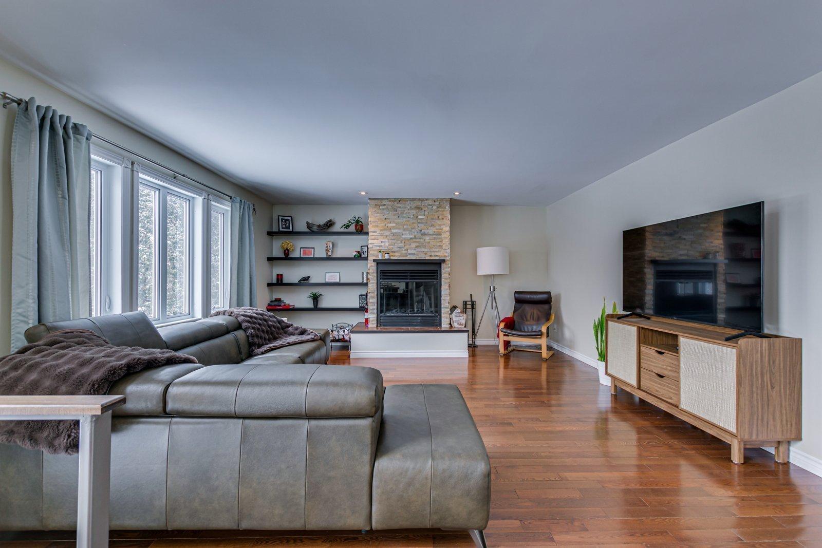 









24


Rue de Fermont

,
Gatineau (Gatineau),




QC
J8R2E5

