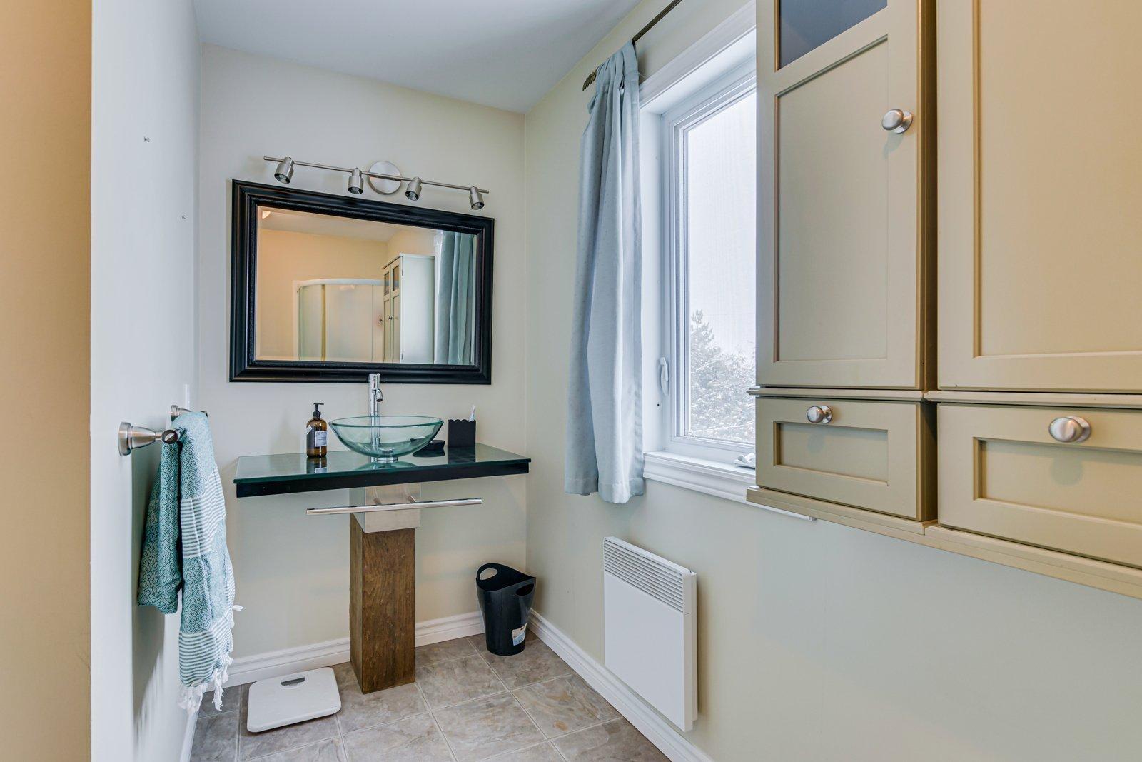 









24


Rue de Fermont

,
Gatineau (Gatineau),




QC
J8R2E5

