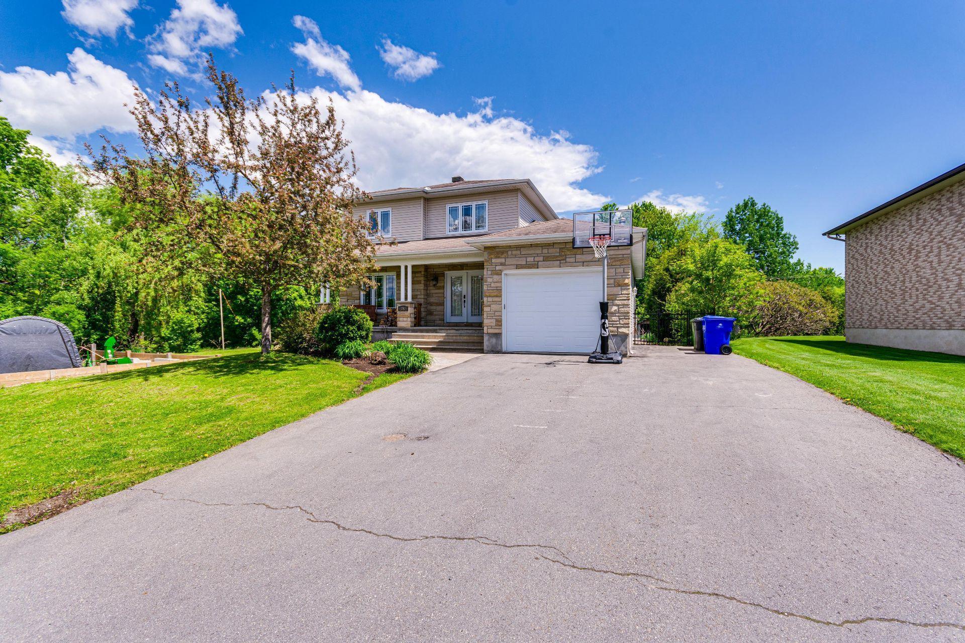 









24


Rue de Fermont

,
Gatineau (Gatineau),




QC
J8R2E5

