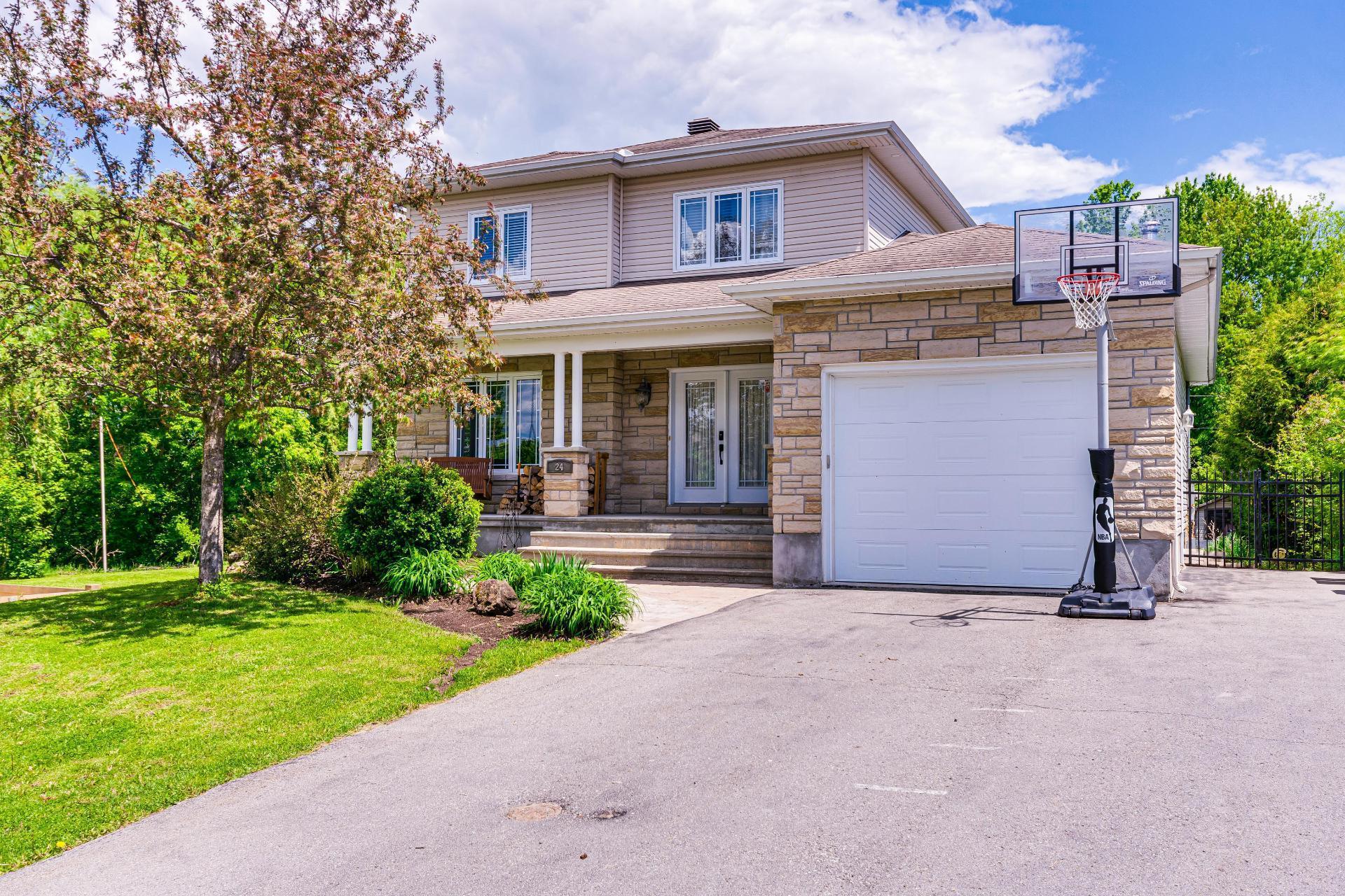 









24


Rue de Fermont

,
Gatineau (Gatineau),




QC
J8R2E5

