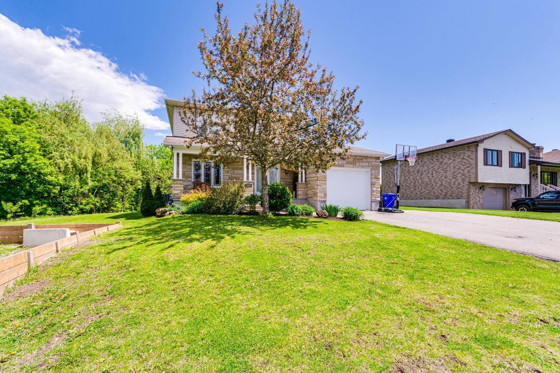 









24


Rue de Fermont

,
Gatineau (Gatineau),




QC
J8R2E5

