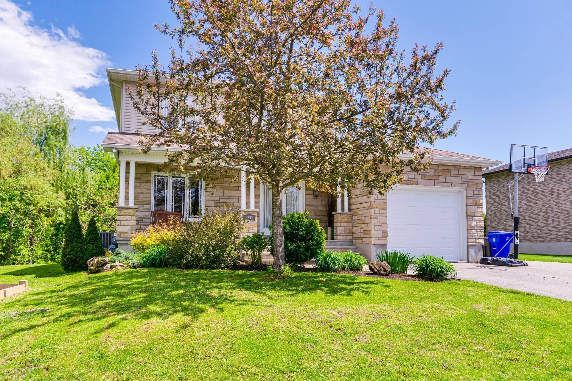 









24


Rue de Fermont

,
Gatineau (Gatineau),




QC
J8R2E5

