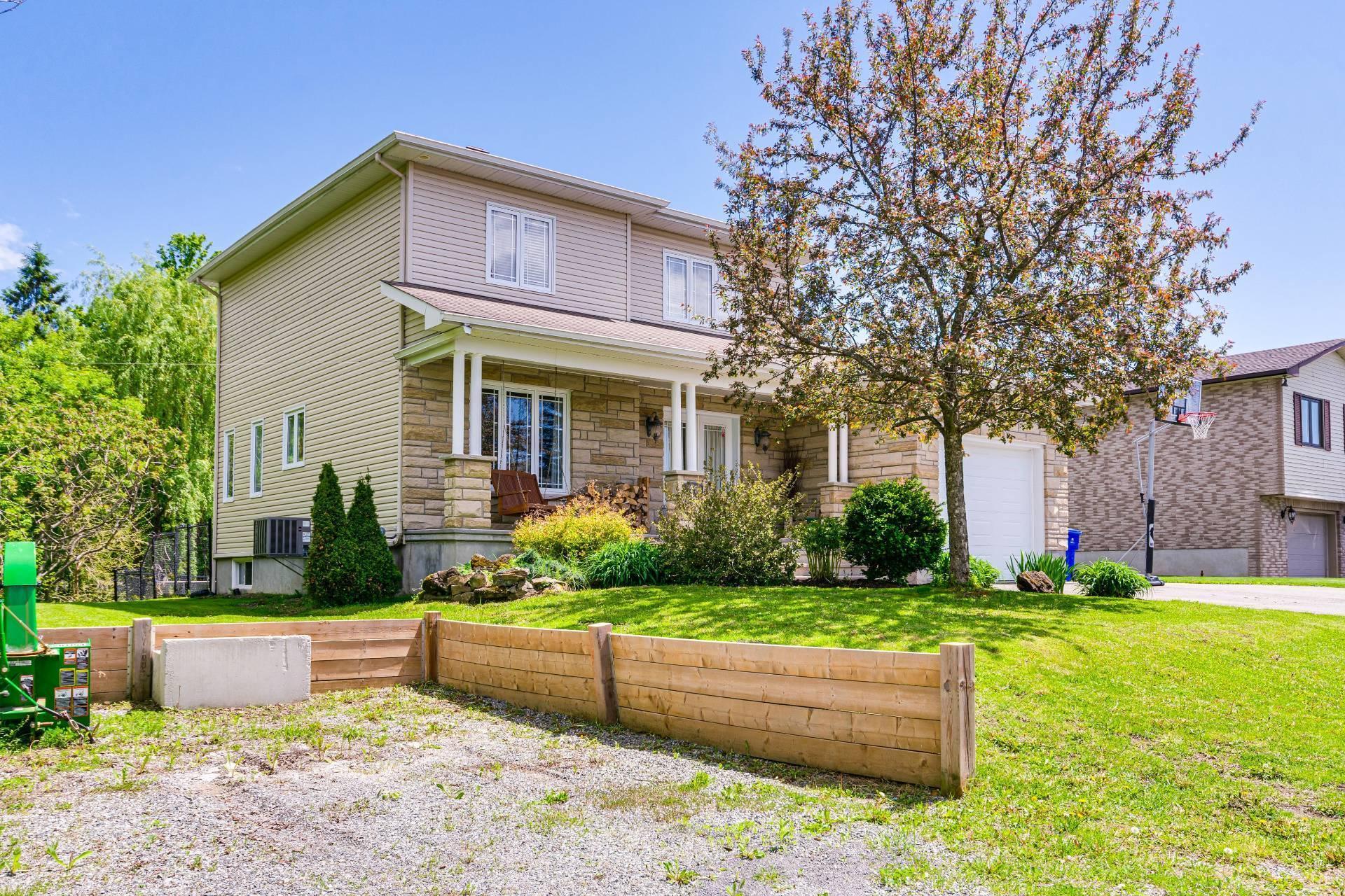









24


Rue de Fermont

,
Gatineau (Gatineau),




QC
J8R2E5

