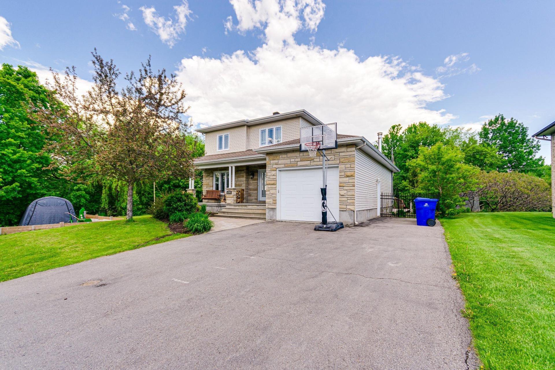 









24


Rue de Fermont

,
Gatineau (Gatineau),




QC
J8R2E5

