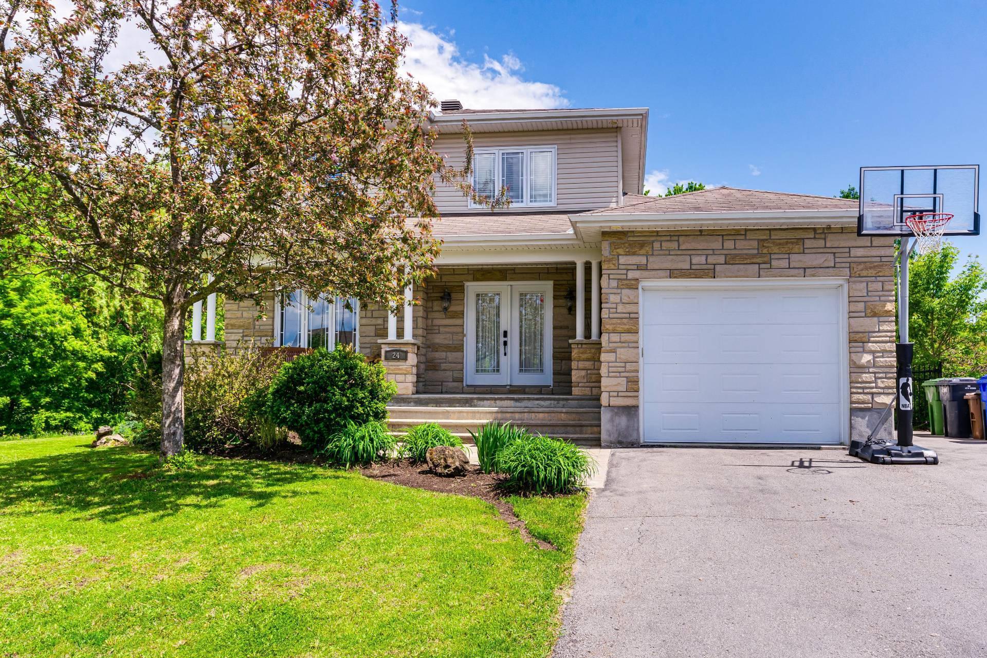 









24


Rue de Fermont

,
Gatineau (Gatineau),




QC
J8R2E5

