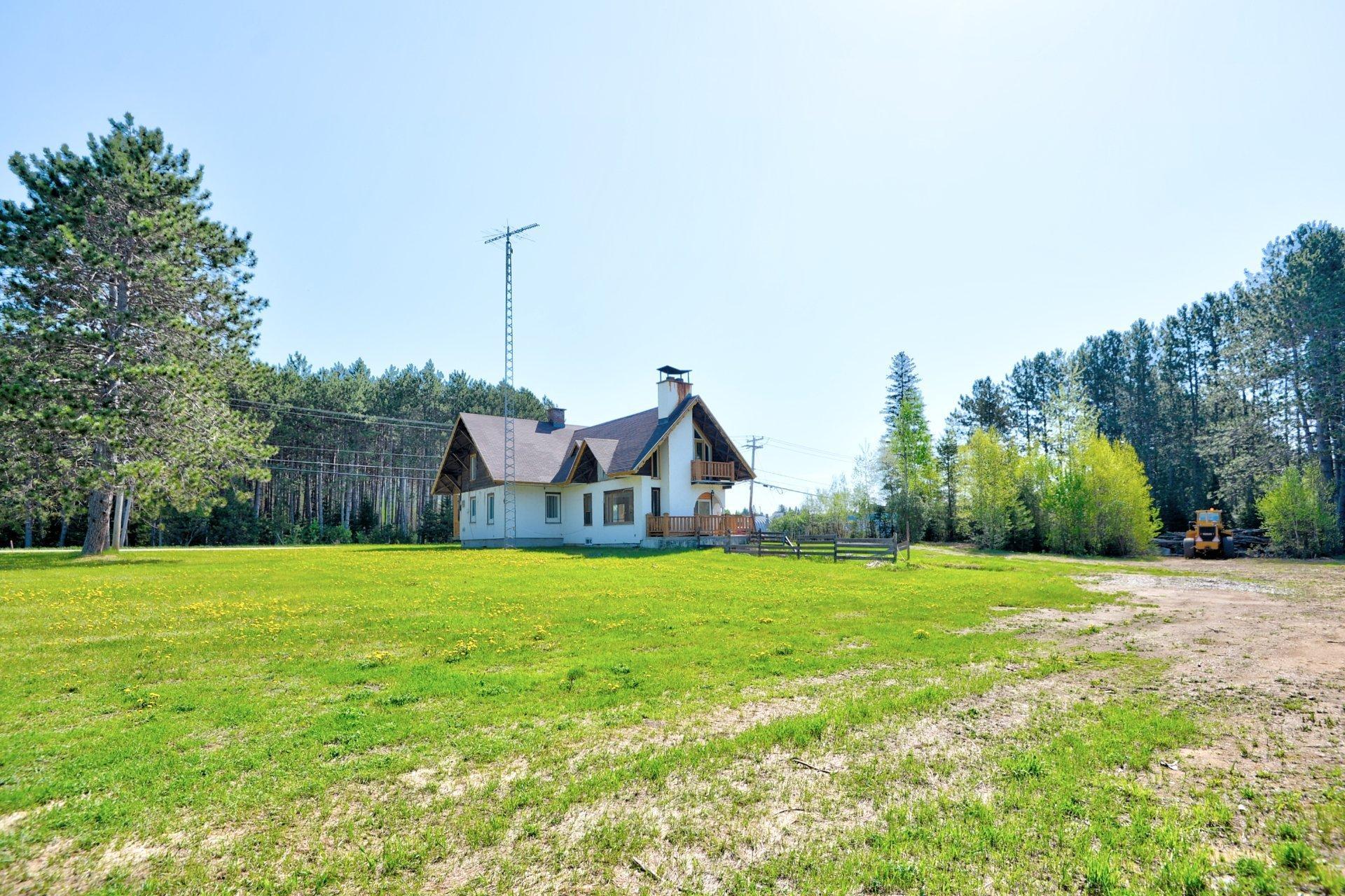 









1030


Route St-Joseph

,
Sainte-Émélie-de-l'Énergie,




QC
J0K2K0

