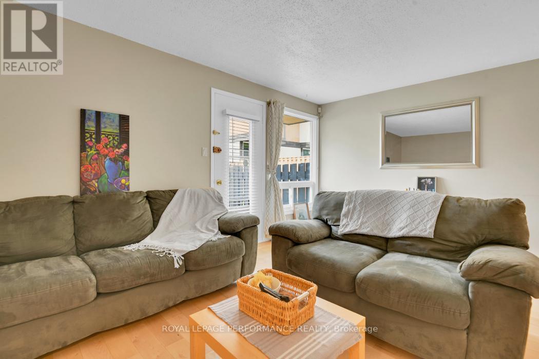 












61 - 3344 UPLANDS DRIVE

,
Ottawa,




Ontario
K1V9R9

