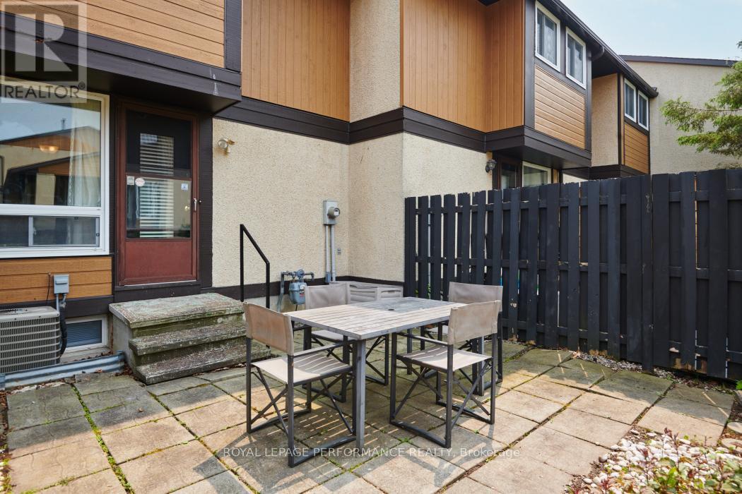 












61 - 3344 UPLANDS DRIVE

,
Ottawa,




Ontario
K1V9R9

