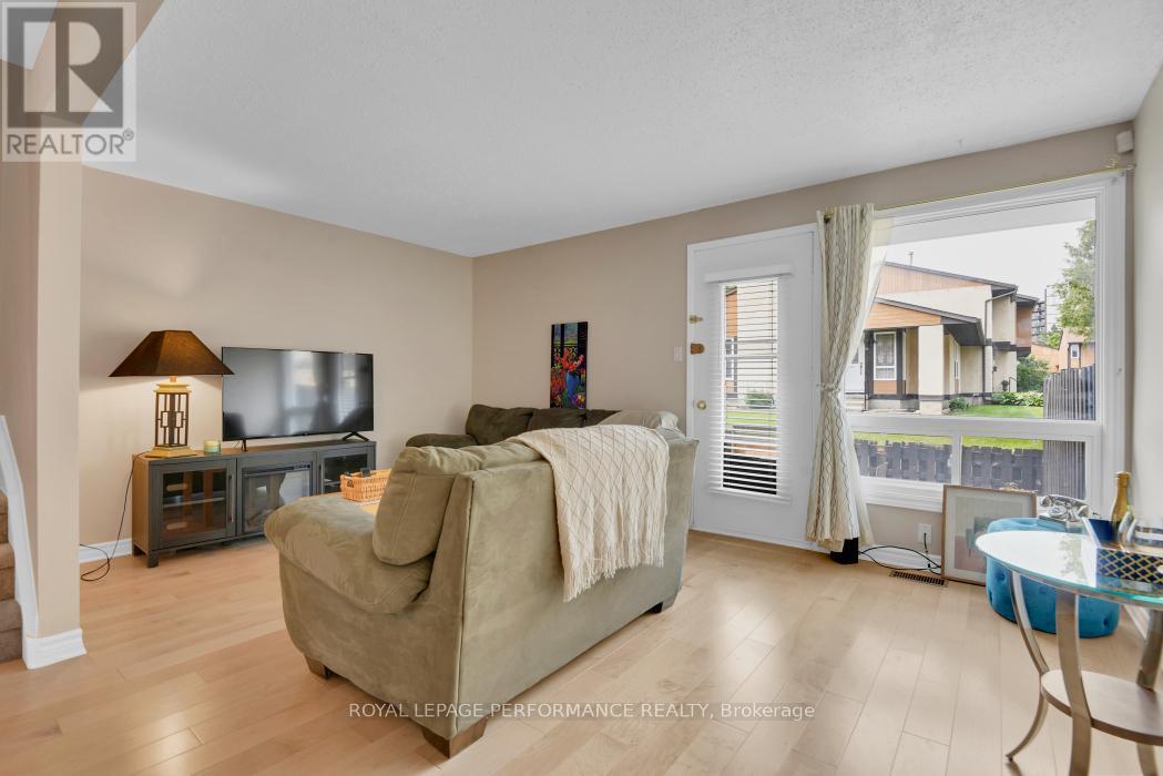 












61 - 3344 UPLANDS DRIVE

,
Ottawa,




Ontario
K1V9R9

