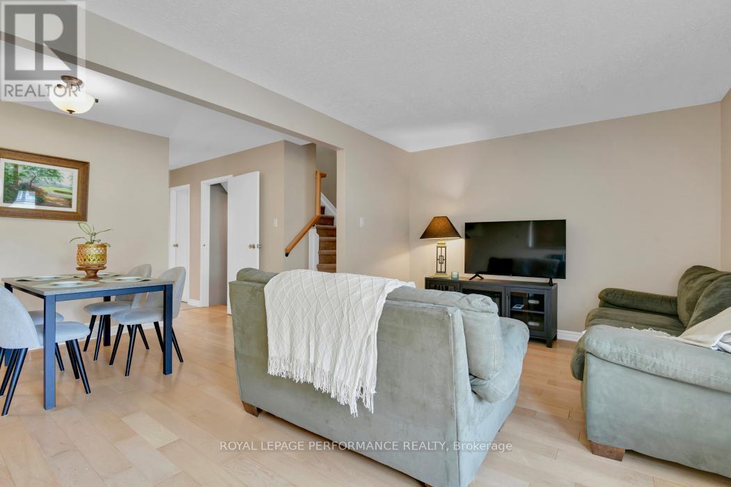 












61 - 3344 UPLANDS DRIVE

,
Ottawa,




Ontario
K1V9R9

