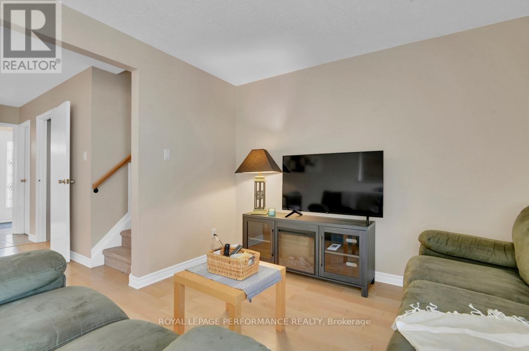 












61 - 3344 UPLANDS DRIVE

,
Ottawa,




Ontario
K1V9R9

