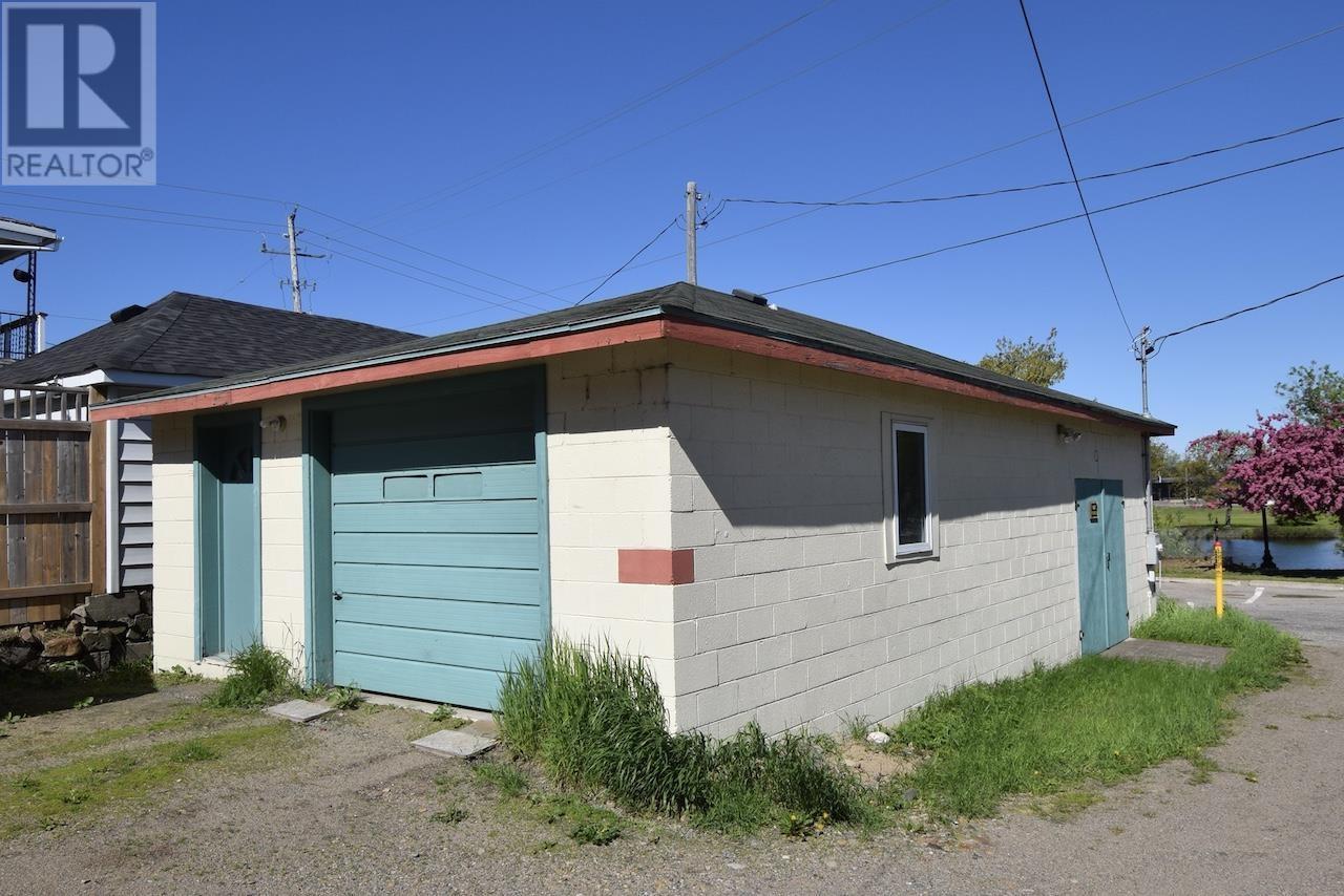 












9 Woodward AVE

,
Blind River,




Ontario
P0R1B0

