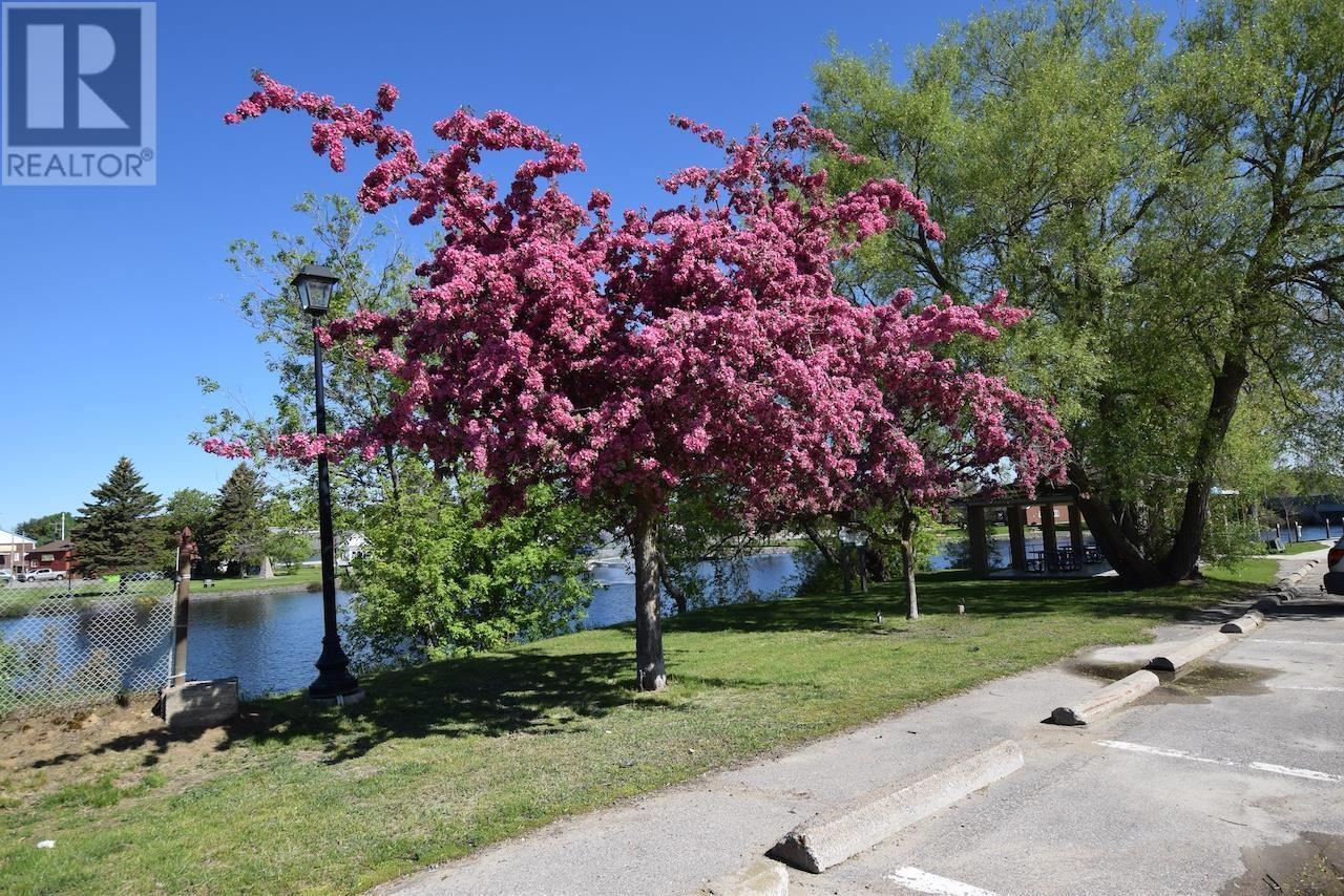 












9 Woodward AVE

,
Blind River,




Ontario
P0R1B0

