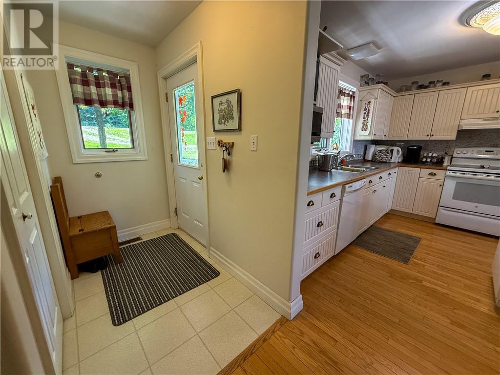 












118 Maple Drive

,
Kagawong, Manitoulin Island,




Ontario
P0P1J0

