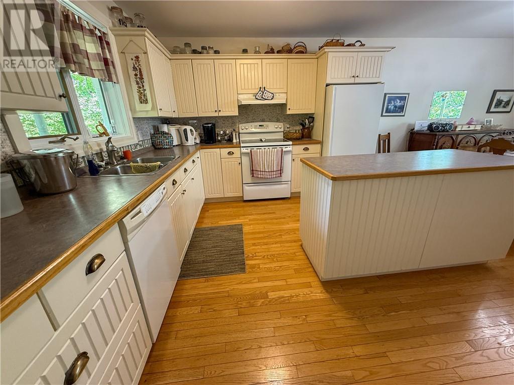 












118 Maple Drive

,
Kagawong, Manitoulin Island,




Ontario
P0P1J0

