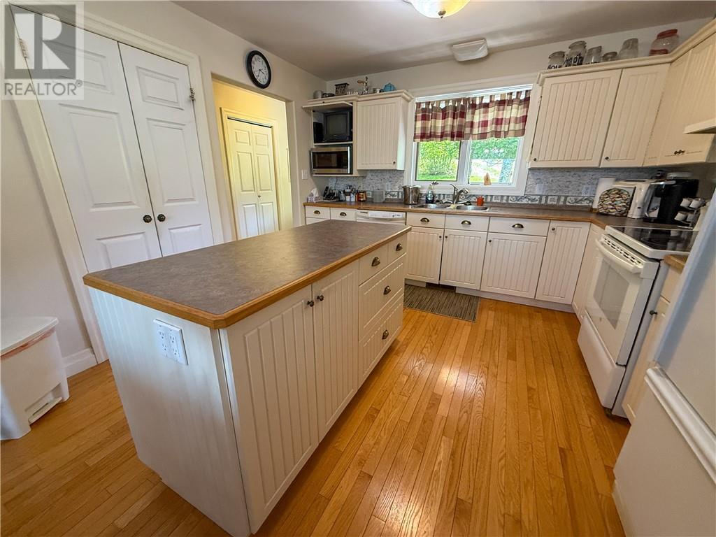 












118 Maple Drive

,
Kagawong, Manitoulin Island,




Ontario
P0P1J0

