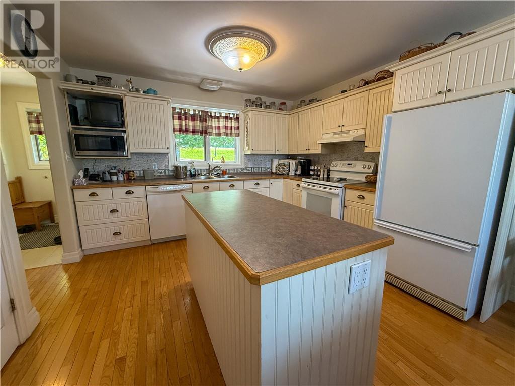 












118 Maple Drive

,
Kagawong, Manitoulin Island,




Ontario
P0P1J0

