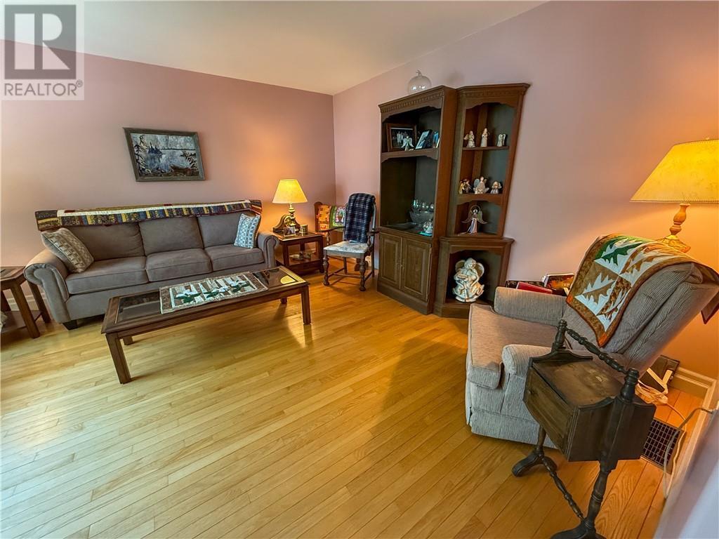 












118 Maple Drive

,
Kagawong, Manitoulin Island,




Ontario
P0P1J0

