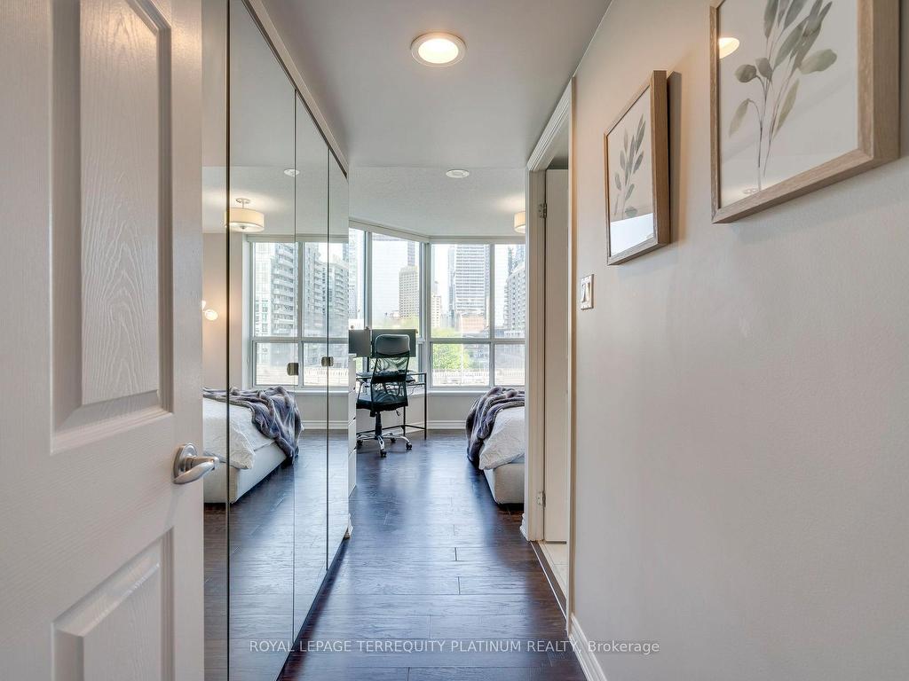 









228


Queens

Quay West, 702,
Toronto,




ON
M5J 2X1

