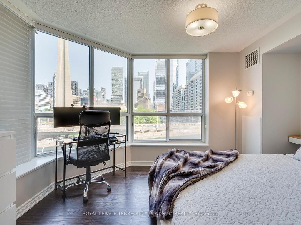 









228


Queens

Quay West, 702,
Toronto,




ON
M5J 2X1

