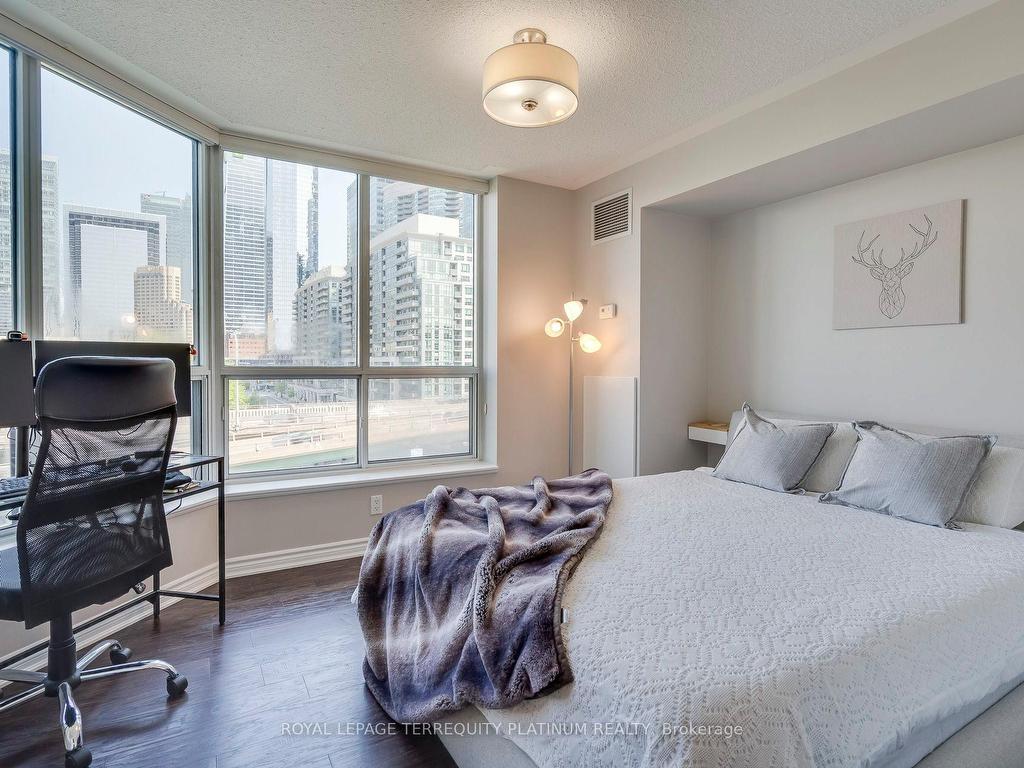 









228


Queens

Quay West, 702,
Toronto,




ON
M5J 2X1

