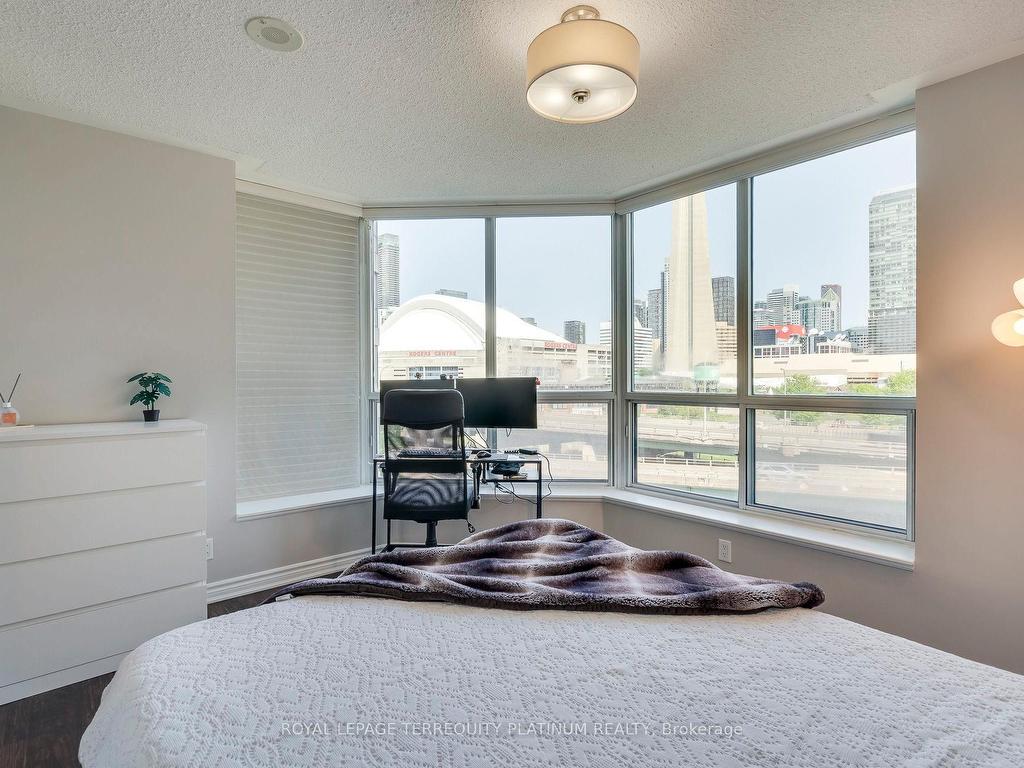 









228


Queens

Quay West, 702,
Toronto,




ON
M5J 2X1

