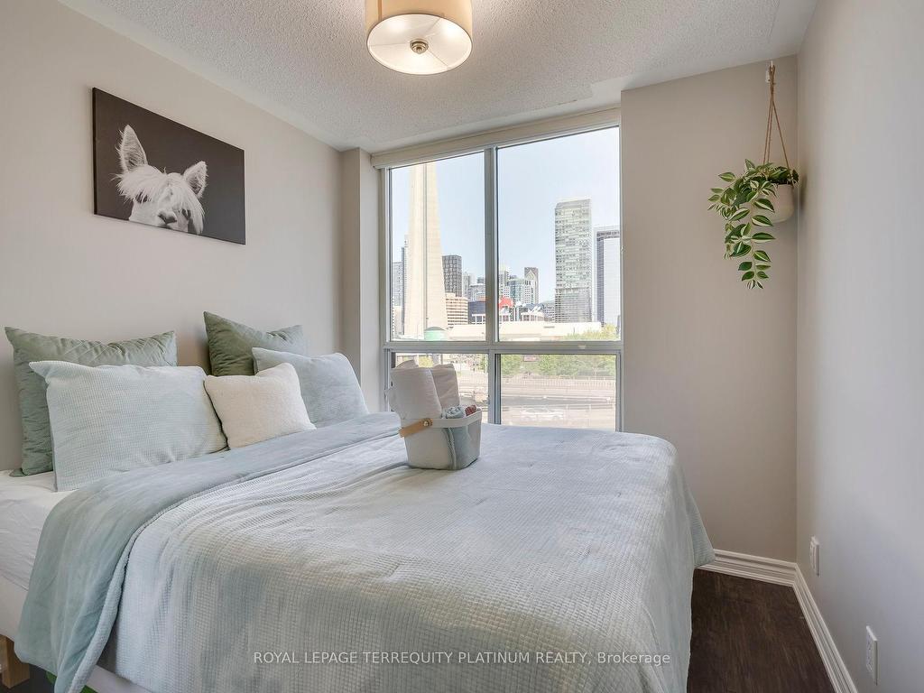 









228


Queens

Quay West, 702,
Toronto,




ON
M5J 2X1

