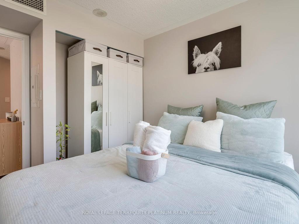 









228


Queens

Quay West, 702,
Toronto,




ON
M5J 2X1


