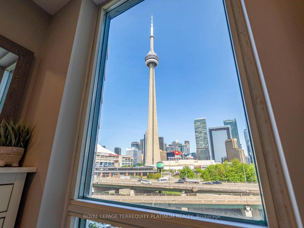 









228


Queens

Quay West, 702,
Toronto,




ON
M5J 2X1

