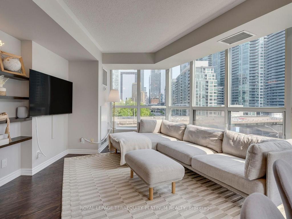 









228


Queens

Quay West, 702,
Toronto,




ON
M5J 2X1

