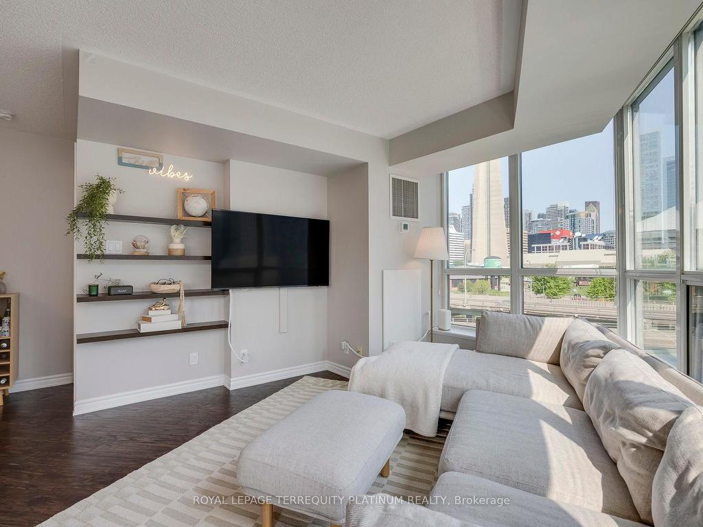 









228


Queens

Quay West, 702,
Toronto,




ON
M5J 2X1

