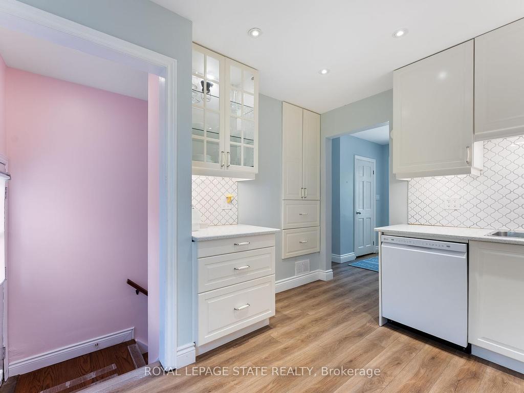 









82


Gilbert

Avenue,
Hamilton,




ON
L9G 1R4

