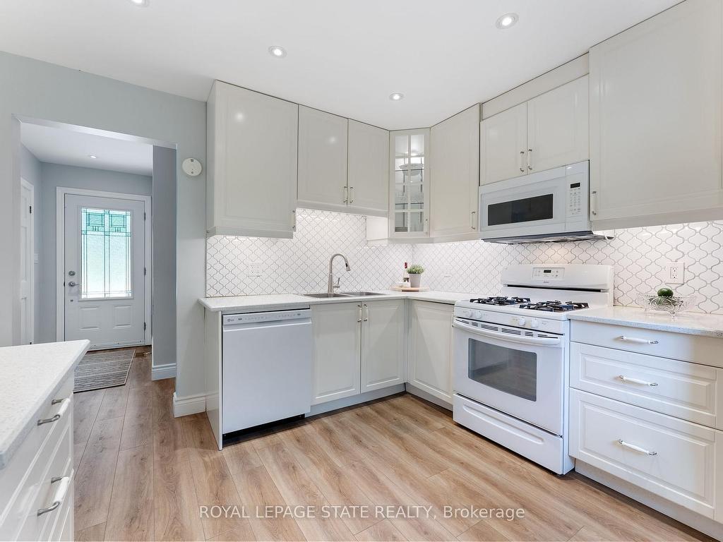 









82


Gilbert

Avenue,
Hamilton,




ON
L9G 1R4

