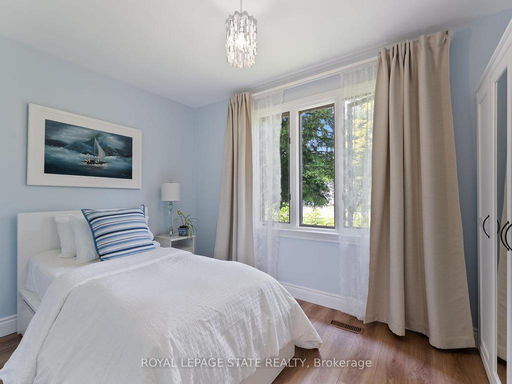 









82


Gilbert

Avenue,
Hamilton,




ON
L9G 1R4

