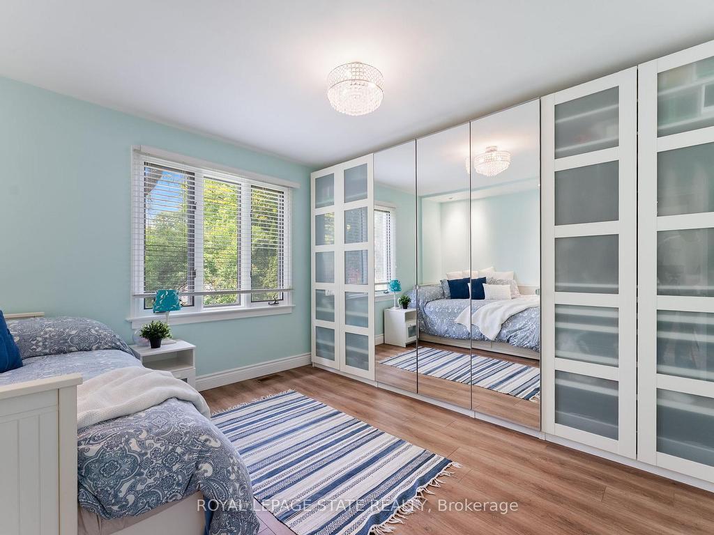 









82


Gilbert

Avenue,
Hamilton,




ON
L9G 1R4

